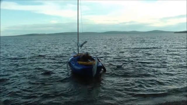 Парусник Авоська 4 Посадка в лодку и старт на вёслах смотреть онлайн