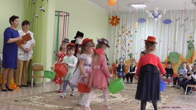 Очень красивый танец маленьких девочек. / Very nice little girls dance. смотреть онлайн