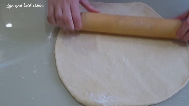 Дрожжевой Сдобный пирог с вареньем из клубники. Простой, красивый и вкусный. смотреть онлайн