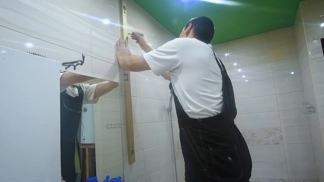 Как правильно установить карниз для шторки на угловую ванну своими руками/Из Столицы в Деревню