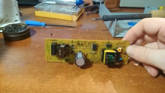 Как научится паять обычным паяльником. Урок пайки. смотреть онлайн