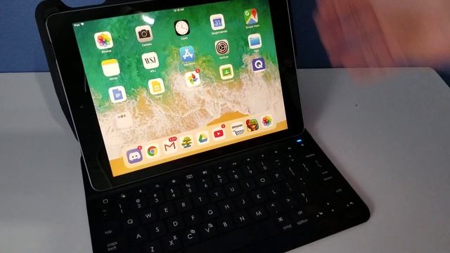 Logitech 2018 iPad Keyboard Case for $26 смотреть онлайн