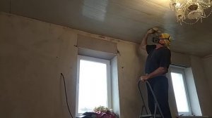 Потолок из пластиковых панелей - чем отмыть тысячелетнюю пыль?