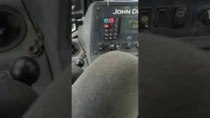 видеообзор экскаватора погрузчика Джондир 315 SL .
