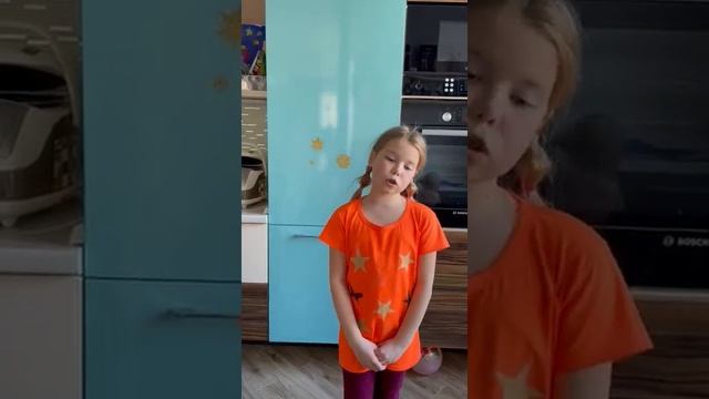 Дарья Коваль рассказывает стихотворение Юнны Мориц "Пони" смотреть онлайн