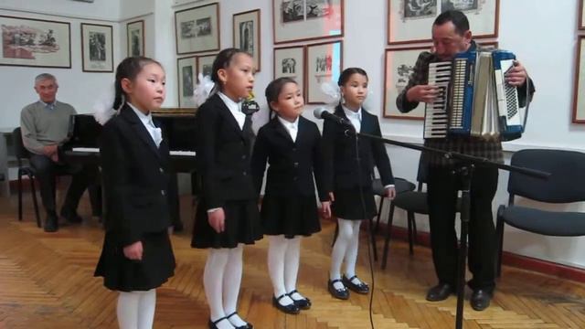 "Алиппенин майрамы" - балдар акыны Б.Асаналиевдин чыгармасы.) смотреть онлайн