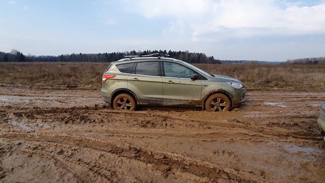 Ford Kuga против Renault Duster на бездорожье? Renault Duster vs Ford Kuga смотреть онлайн