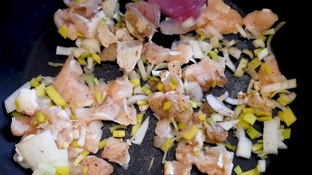 Ни какого теста и сковородки! Быстро и вкусно! Домашняя САМСА с курицей. Пальчики оближите. Рецепт. смотреть онлайн