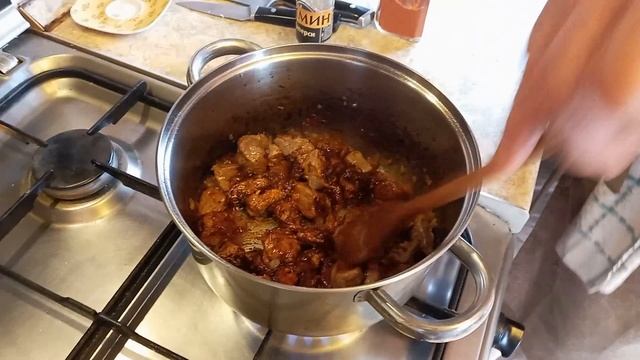 Венгерский гуляш на канале Это Приготовит Каждый. смотреть онлайн