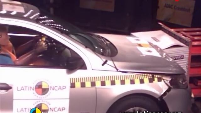 Crash test com o Volkswagen Gol Trend 1.6 - sem airbag смотреть онлайн