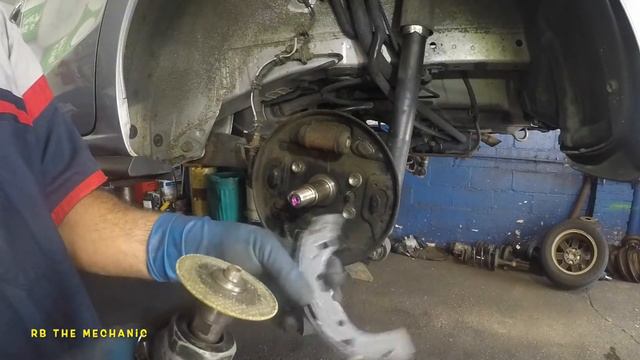 2014 Mistibishi Mirage rear drum brake complete service and trick to fit the drum смотреть онлайн