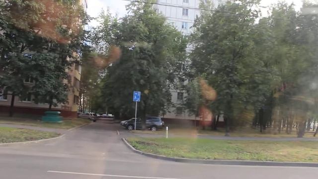 На автобусе №428 - отправляемся от метро "Медведково" в сторону ВДНХ смотреть онлайн