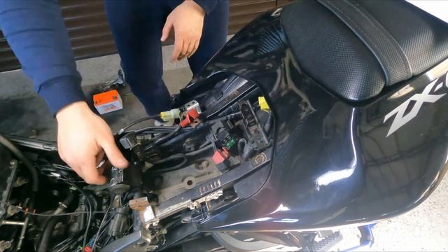 Отключаем задержку зажигания Kawasaki zx6r 2007-2008 смотреть онлайн