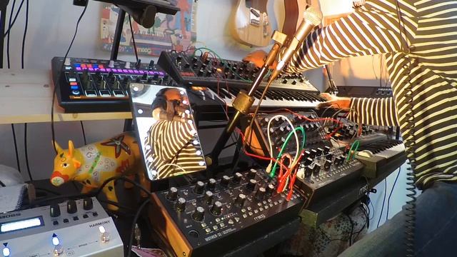 With LOdve. Electro jam. Moog Mother 32 / Grandmother / Matriarch /DFAM / VE500 Boss (Vocal) смотреть онлайн