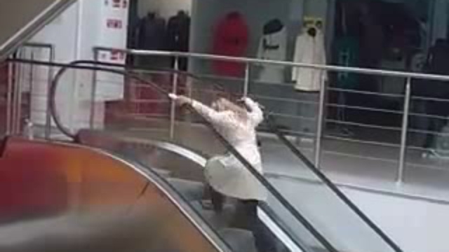 Девушка и эскалатор смотреть онлайн