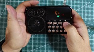 Компактный недорогой цифровой FM радиоприемник Aceline AR320 с МП3, фонариком и аккумулятором