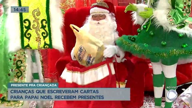 Crianças Que Escreveram Cartas Para Papai Noel Recebem Presentes