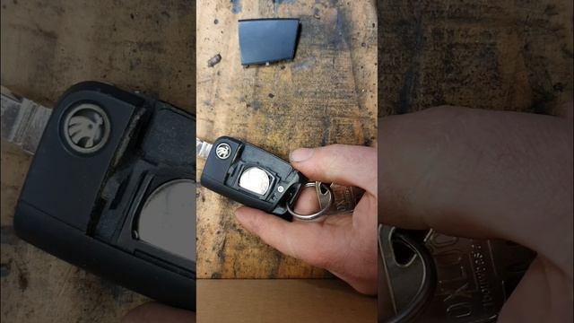 How to change a key battery on a Skoda Scala смотреть онлайн