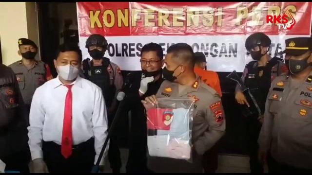 Keji, Paman Cabuli Keponakan Sendiri смотреть онлайн