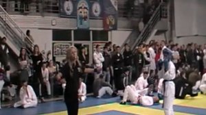 рукопашный бой девушки вольная борьба против каратэ