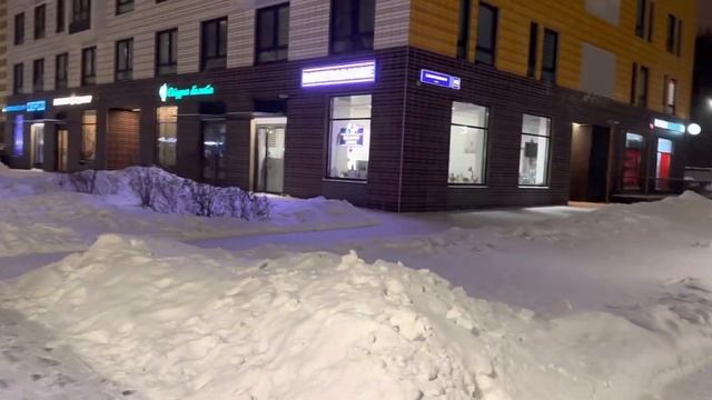 Вечерняя прогулка по ЖК Саларьево Парк около метро Саларьево, февраль 2023 г. смотреть онлайн