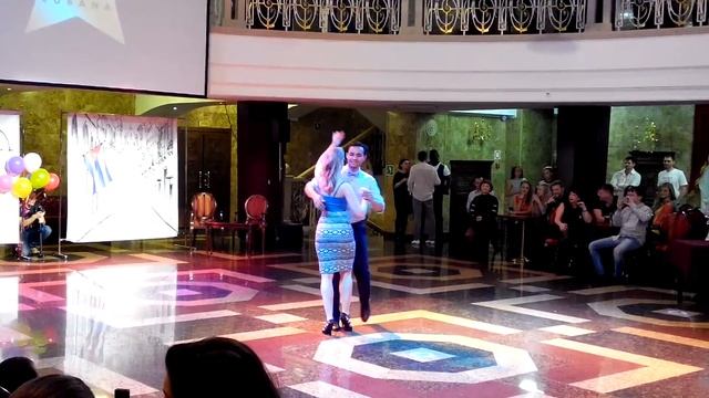 Martin Perez & Daria Chereshneva Teachers Presentation Kizomba (Dj Puto X –All The Way Remix) смотреть онлайн