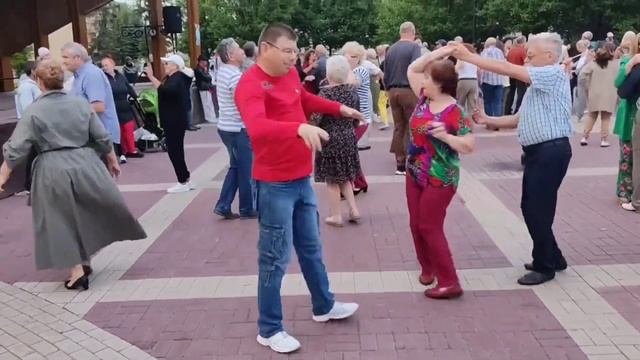 любовь моя первая! Белгород, Парк Победы, Элегантные танцы. смотреть онлайн