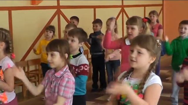 МУЗЫКАЛЬНЫЙ ЗАЛ В ДЕТСКОМ САДУ ИГРЫ ТАНЦЫ смотреть онлайн