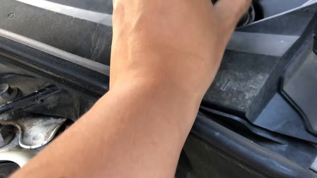 Peugeot 207cc i Mazda 3 na warsztacie | CarHolicThings смотреть онлайн