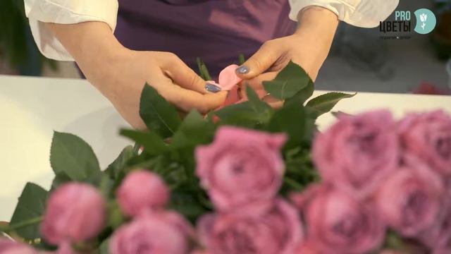 Букет из 19 пионовидных кустовых роз