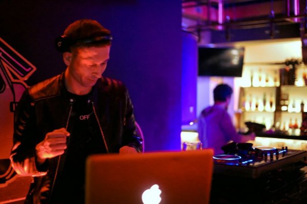 genezzis tehno mix.mp3