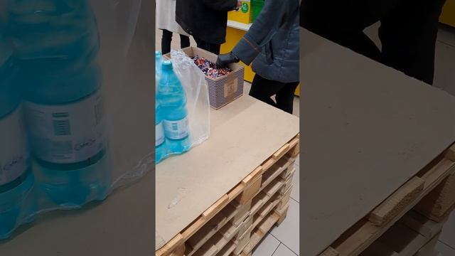 Кемерово. Мария ра  эта звездень  тухляк продаёт