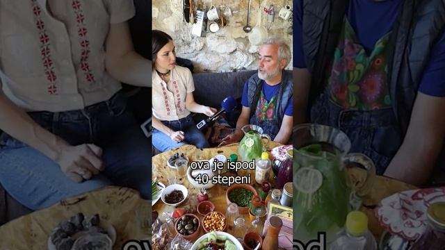 Rakija sa 33 trava kod Neše Travke! смотреть онлайн