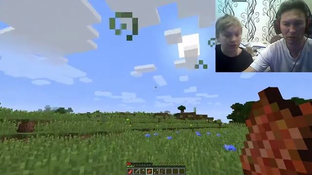 Minecraft , крафтим, бегаем в деревню, деремся с монстрами смотреть онлайн
