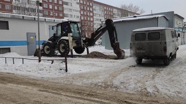 Трактор копает яму смотреть онлайн