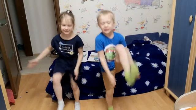 Зарядка на карантине - как мы делаем зарядку на изоляции #СИДИМДОМА смотреть онлайн