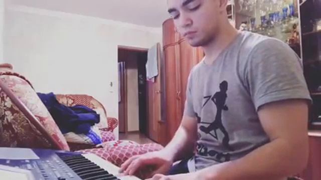 Макс Корж - Мотылёк (intro) on piano смотреть онлайн