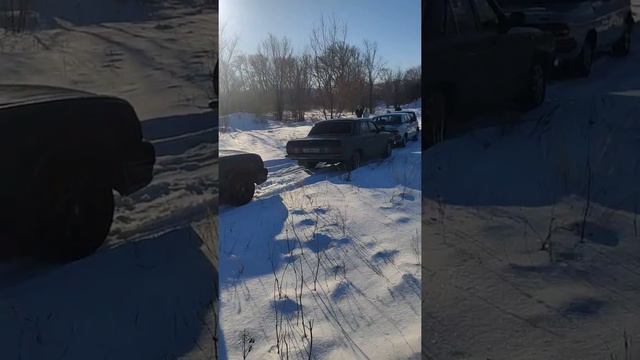 Традиционный Новогодний автопробег на Волгах смотреть онлайн