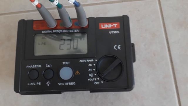Prueba disyuntor (interruptor diferencial) UNI-T ut582+ смотреть онлайн
