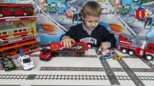 Городской транспорт и машинки помощники. Открываем игрушки машинки Трамвай, Троллейбус, Автовоз