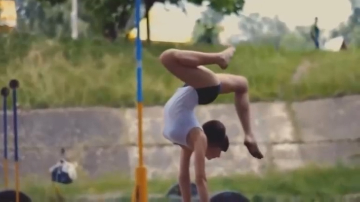 Девушки и уличный воркаут смотреть онлайн