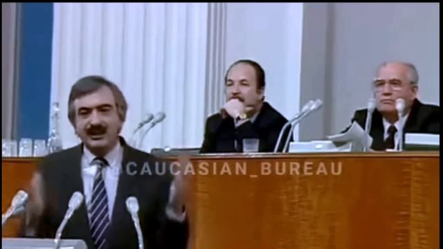 1990 й год Полад Бюлбюлоглы один из первых кто назвал вещи именами в лицо Горбачёва. смотреть онлайн