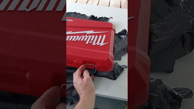 Milwaukee 3697-22  первое впечатление.