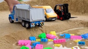 Подборка смешных видео с игрушечными трактор мусоровоз экскаватор самосвал