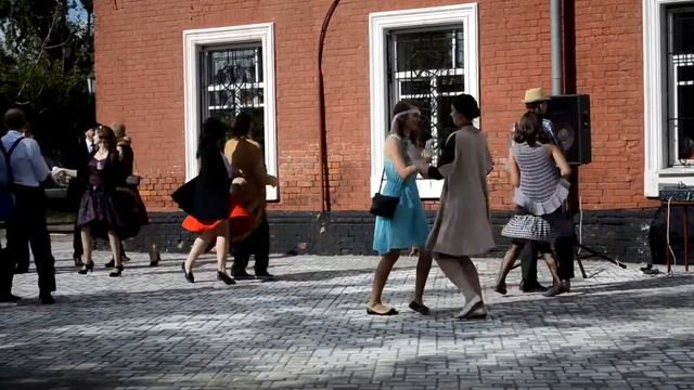 Фокстрот Цветущий май 2. Ретровелопробег 2019 смотреть онлайн