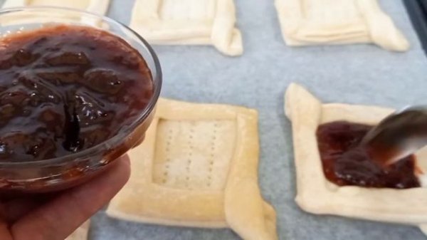 Слойки с вареньем из слоёного теста/Puff pastry jam puffs