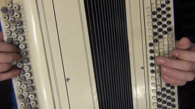 "Каким ты был" из к/ф Кубанские казаки (баян крупным планом) смотреть онлайн