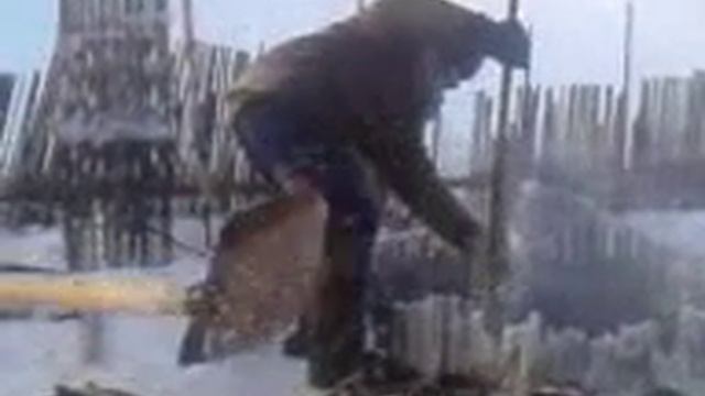 Вот так рыбачат браконьеры! смотреть онлайн