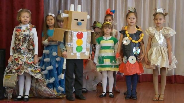 "Дефиле костюмов" Школа 9, город Йошкар-Ола, 8.12.2007 г. смотреть онлайн