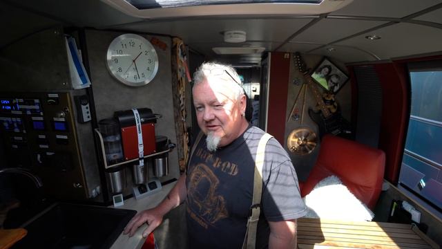 Heizungsbauer Rudi (58) baut Wohnmobil komplett selbst: Mercedes O303 mit Technik vom Feinsten! смотреть онлайн